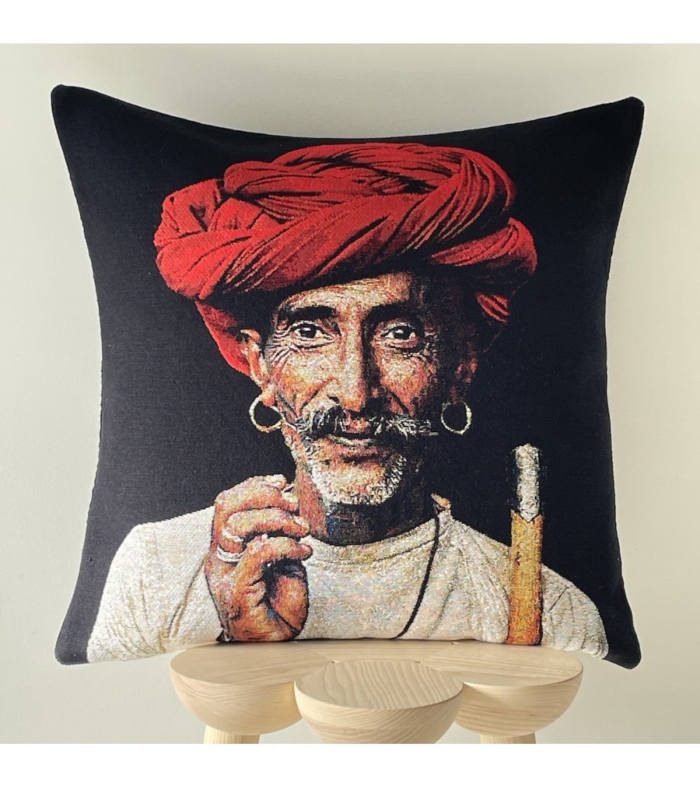 Rabari Shepherd von Steve McCurry - Kissenbezug Yapatkwa zierkissen sofa deko kissen kaufen dekokissen sofakissen