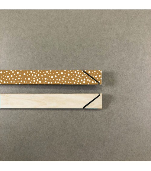 Porte affiche A4 - Marron avec points blancs - Bois Hippstory Décoration murale design suisse original